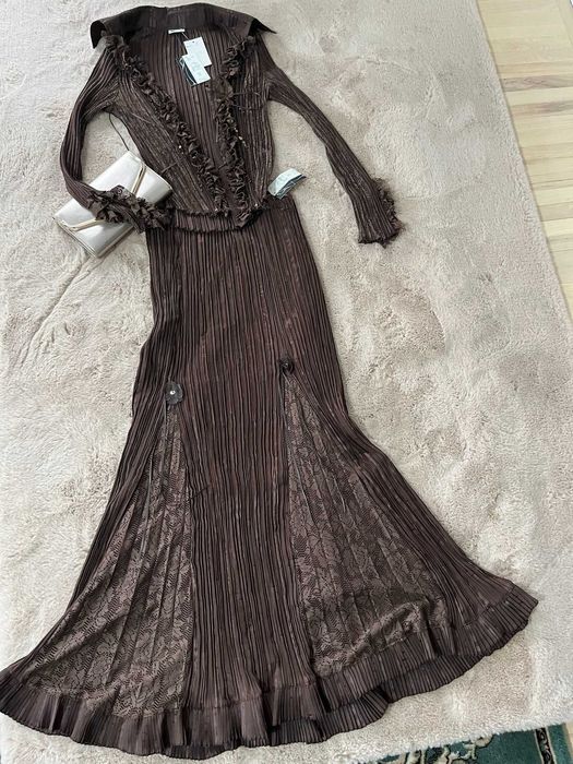 Costum nou elegant fusta si bluza achizitionat din Dubai, marimea 42