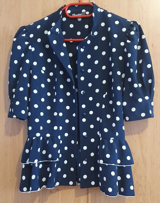 Vând costum damă (fusta și sacou)