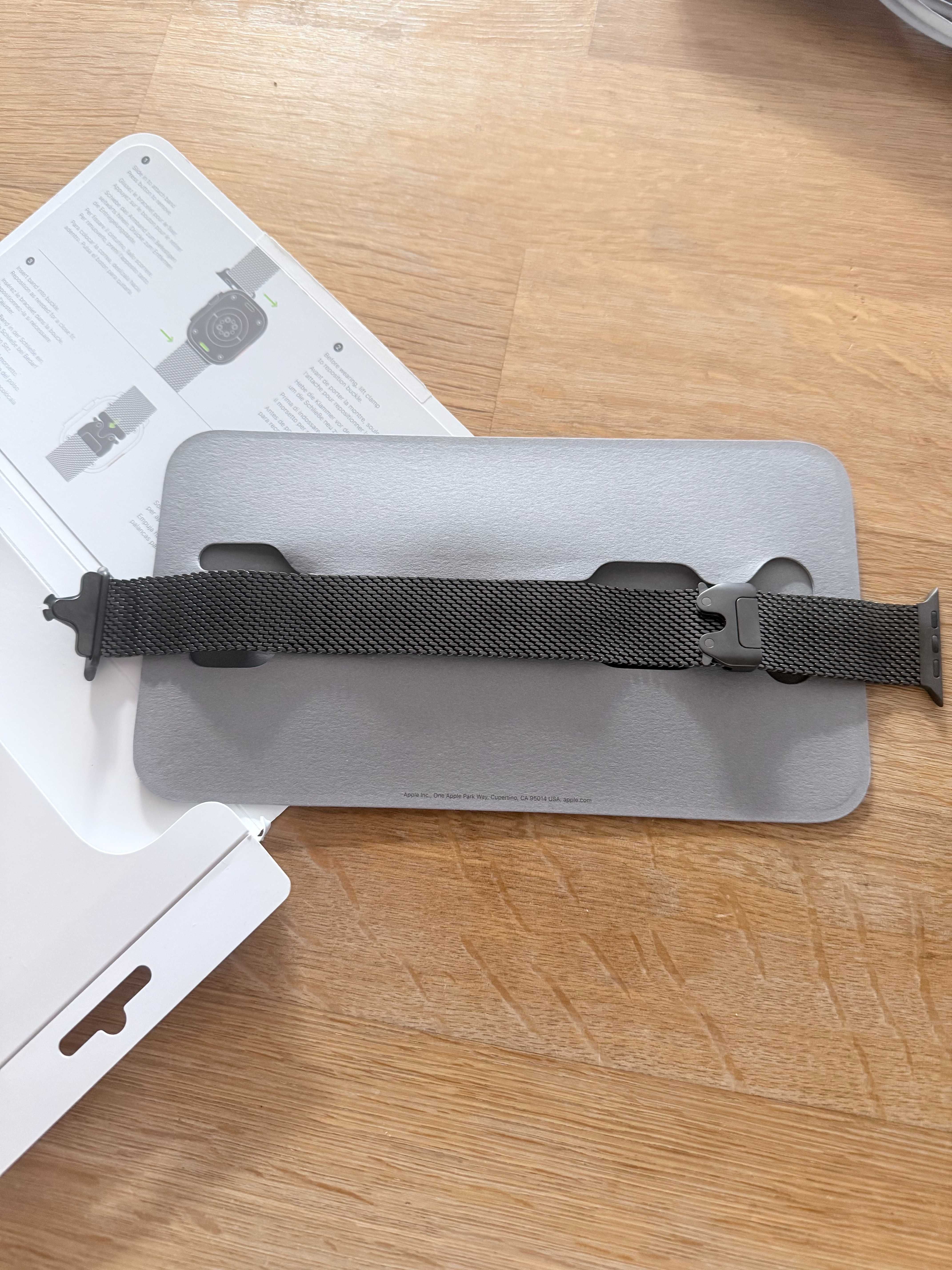 Apple Watch Ultra 49mm - Titanium Milanese Loop - L