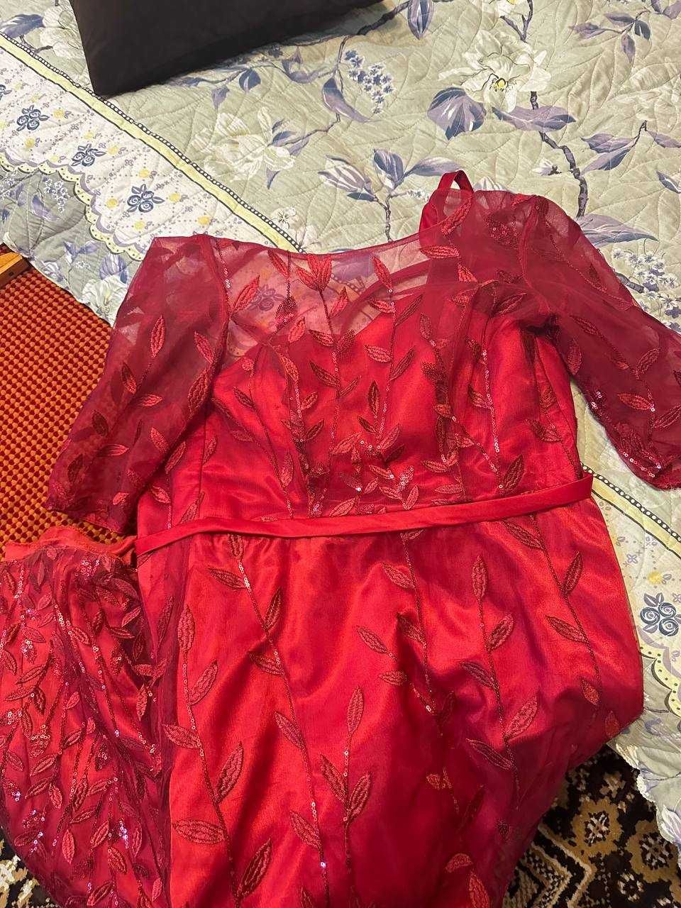 Вечернее карсетное красное платье