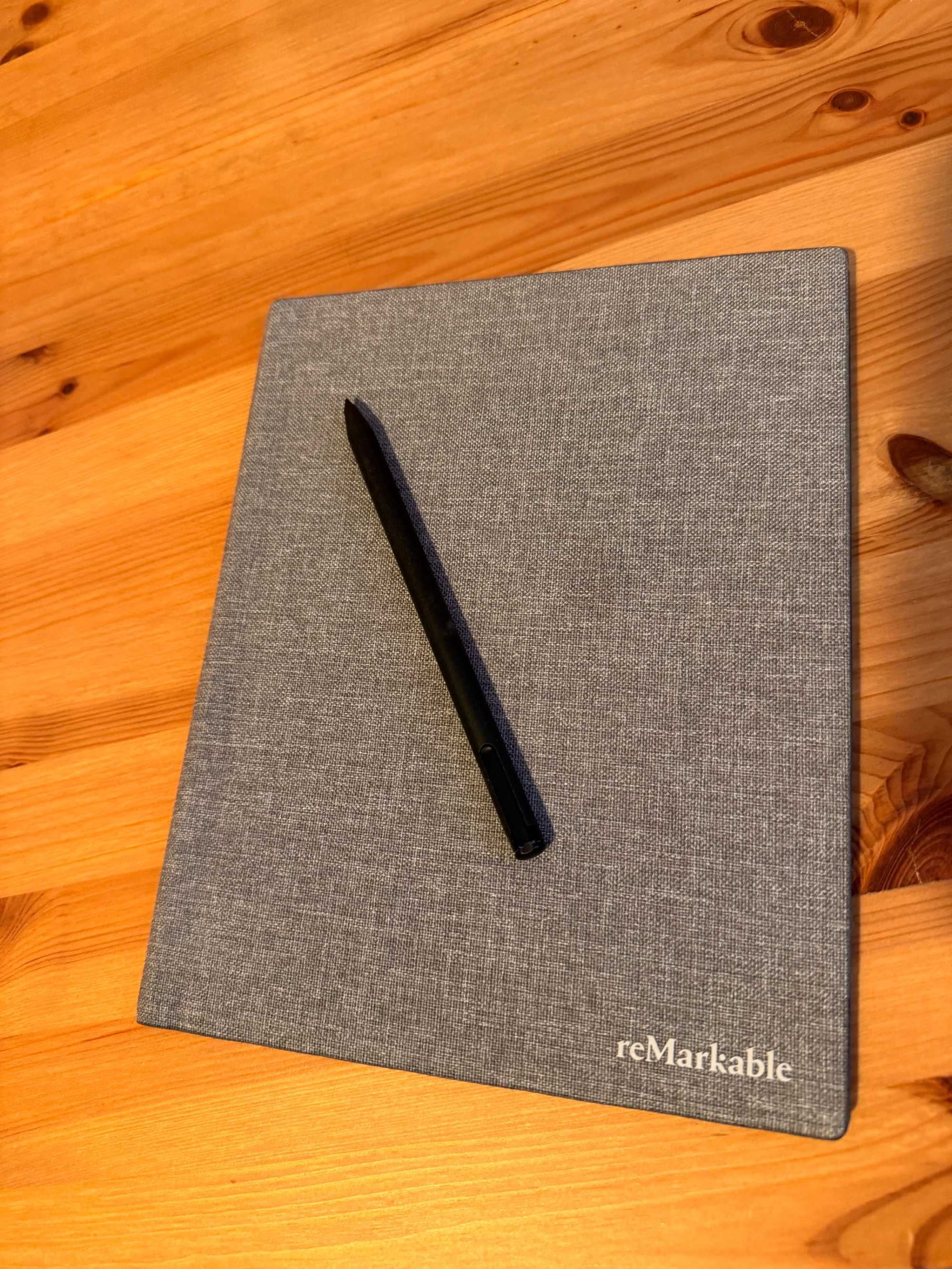 Tableta reMarkable 2 cu husa Book Folio si Marker Plus