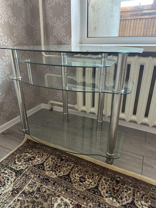 Столик под телевизор (стеклянный)