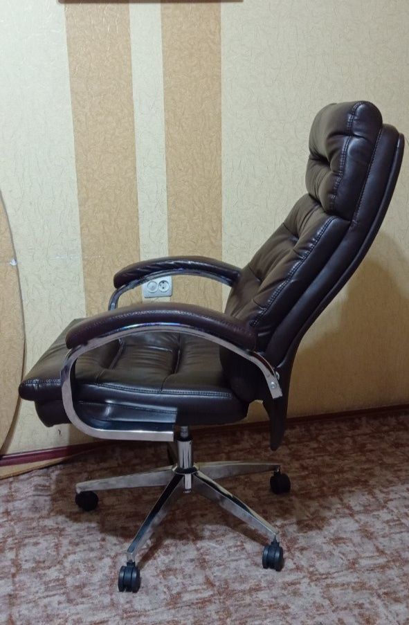 Офисной кресло сотилади