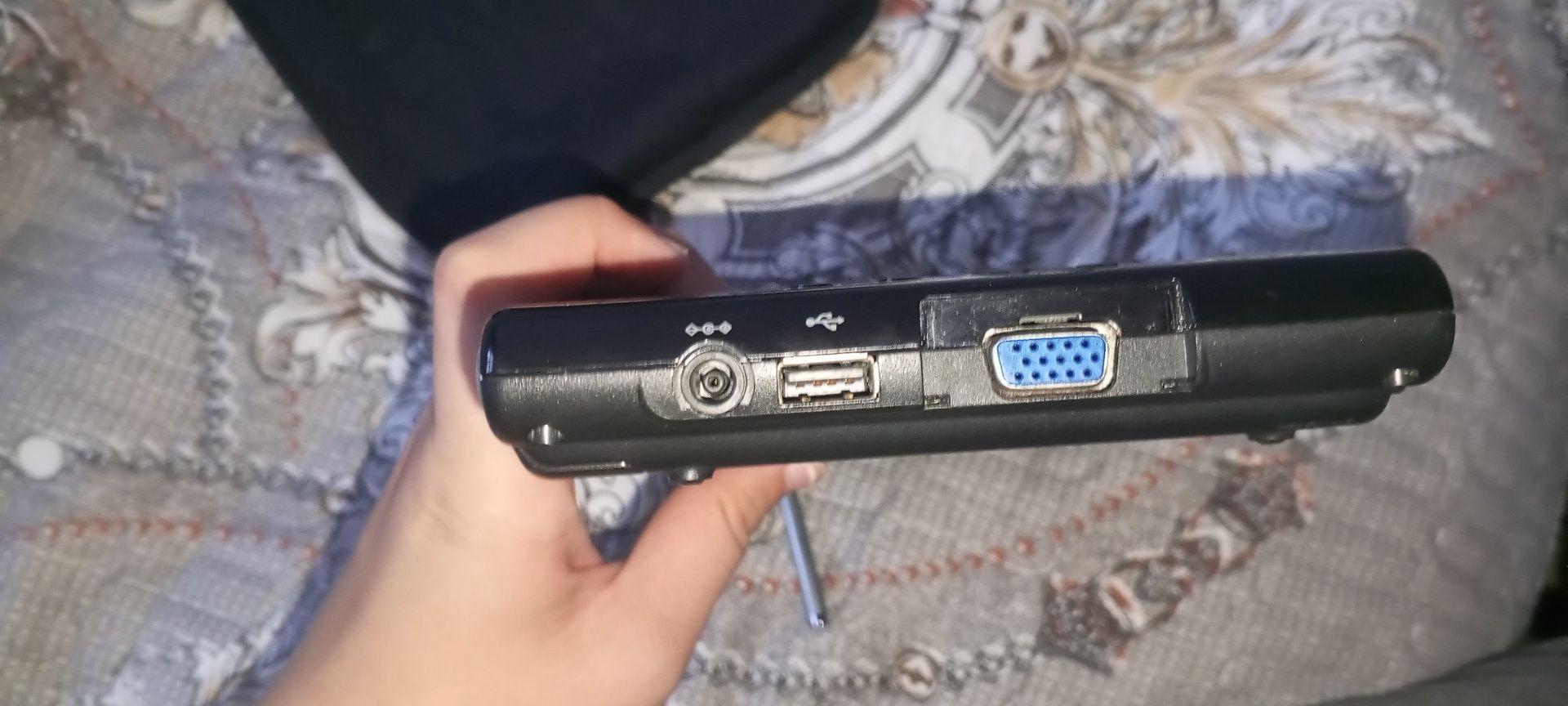 SAMSUNG Q1 Ultra PC mobile-retro Umpc (zaryadlovchisiz)