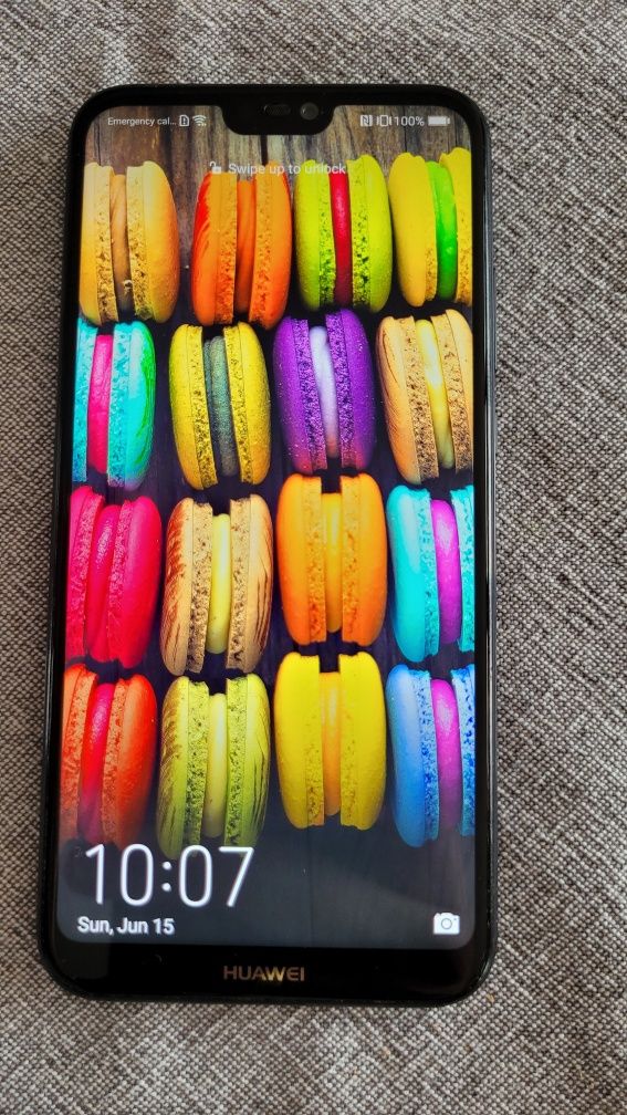 Продавам Huawei p20 lite