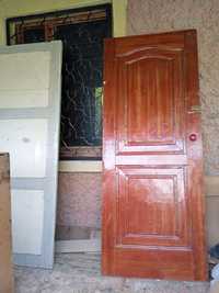 Двери деревянные б.у