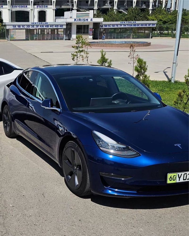 Tesla model 3  550 km yuradi 60ming yurgan ko'k rang