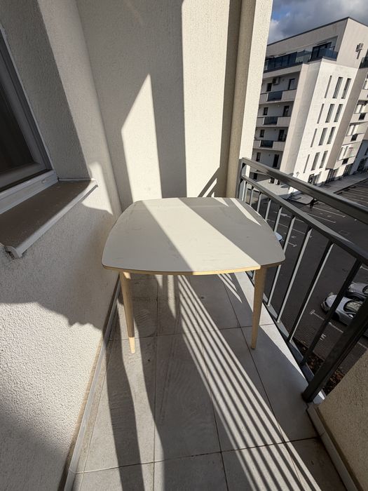 Masa Ikea din lemn si MDF