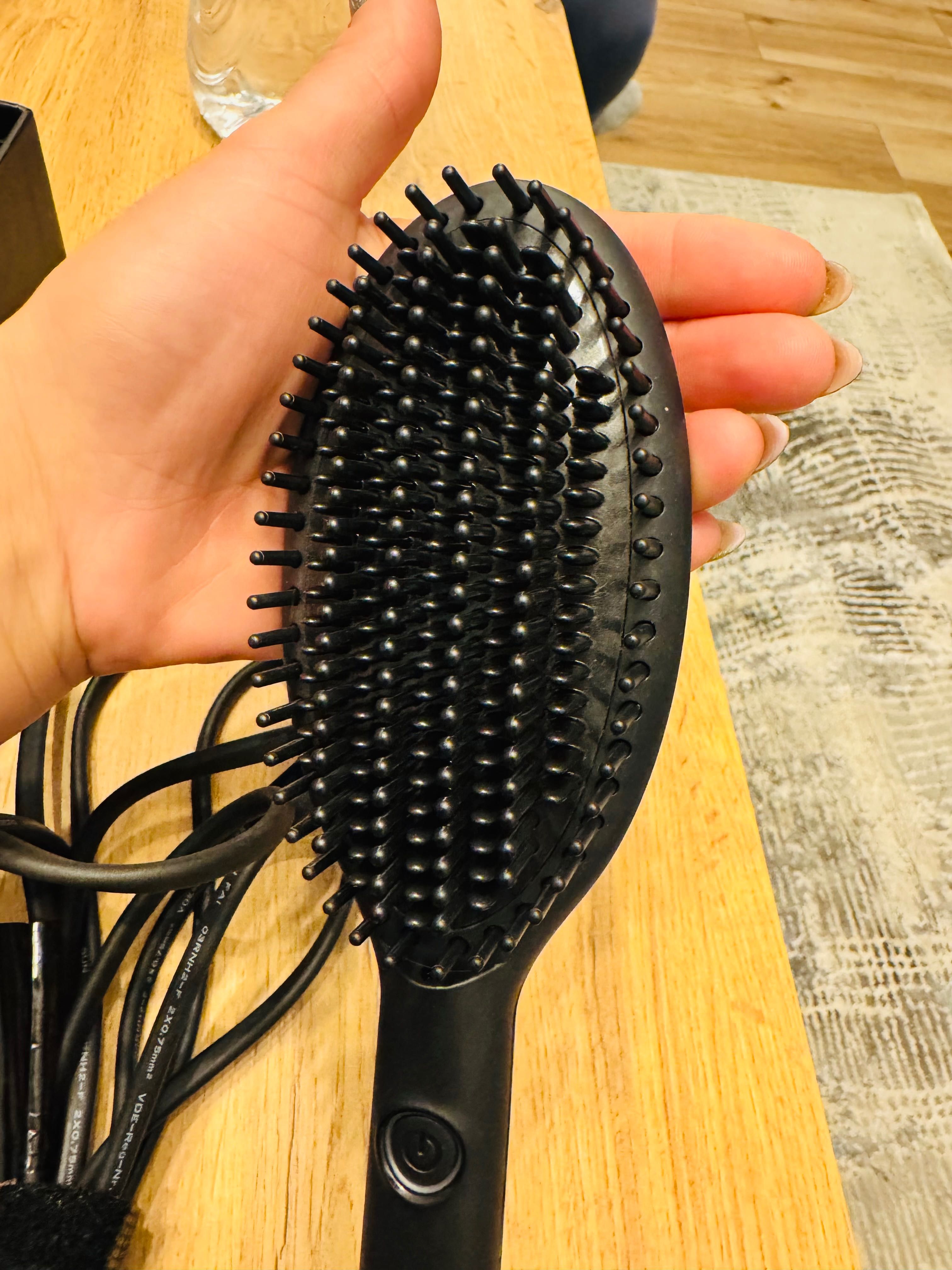 Четка за изправяне на коса.  GHD Glide