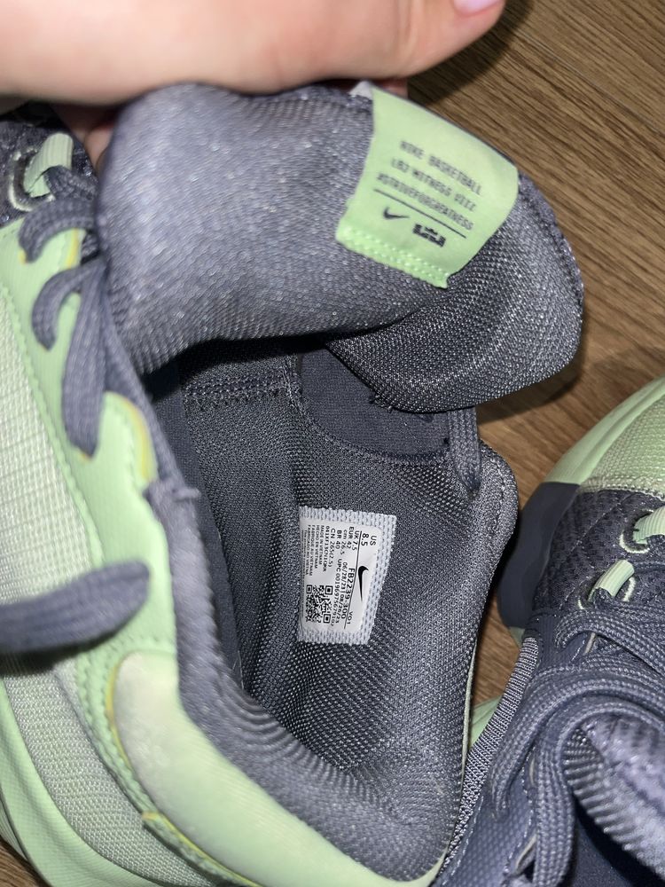 Adidasi nike jorden 42