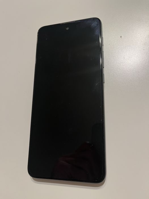 Motorola E 40 + протектор + калъф