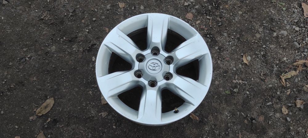 Оригинальный диск R17. Toyota Prado