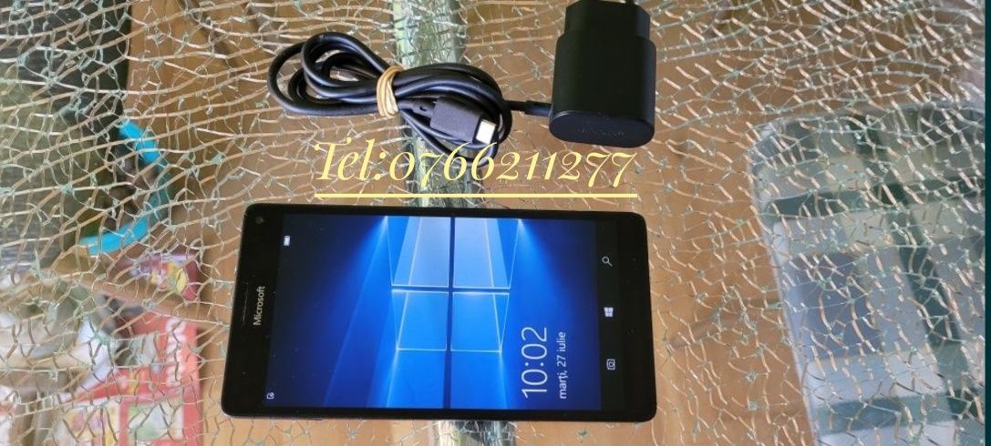 Telefon Microsoft Lumia 950XL.