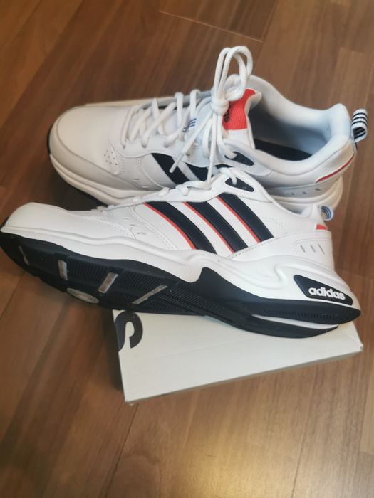 Adidasi marca ADIDAS masura  43 1/3  27,5 cm de culoare alba,.