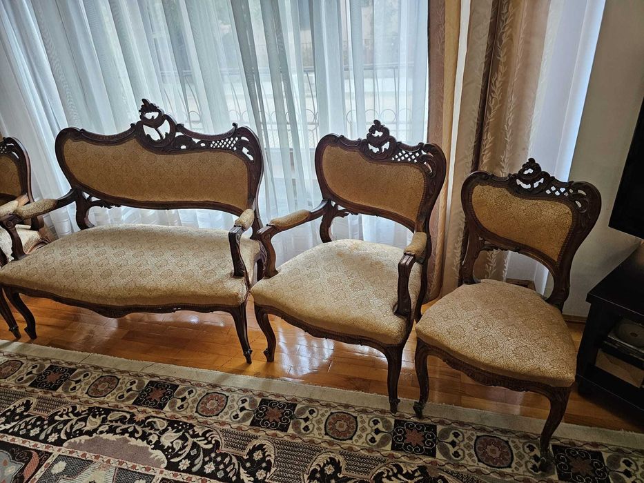 Set mobilier living din lemn masiv, sculptat manual