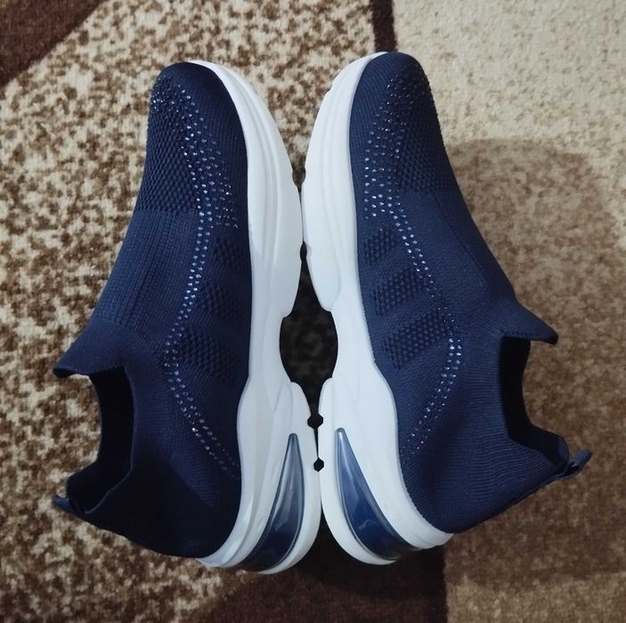 Нови спортни обувки