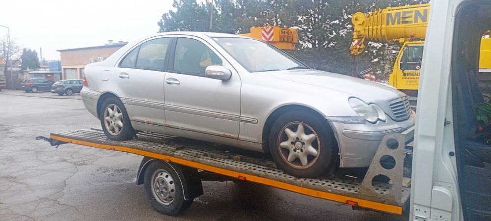 Продавам Mercedes-Benz W203 C220 CDI (2001) на части
