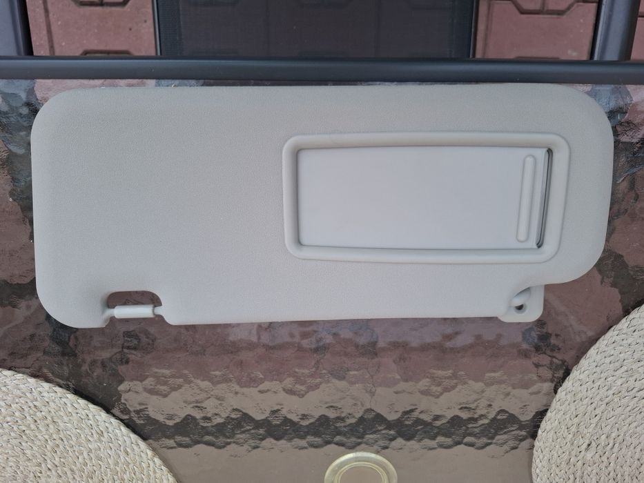 Vizer partea stângă  pt hyundai i20 2011