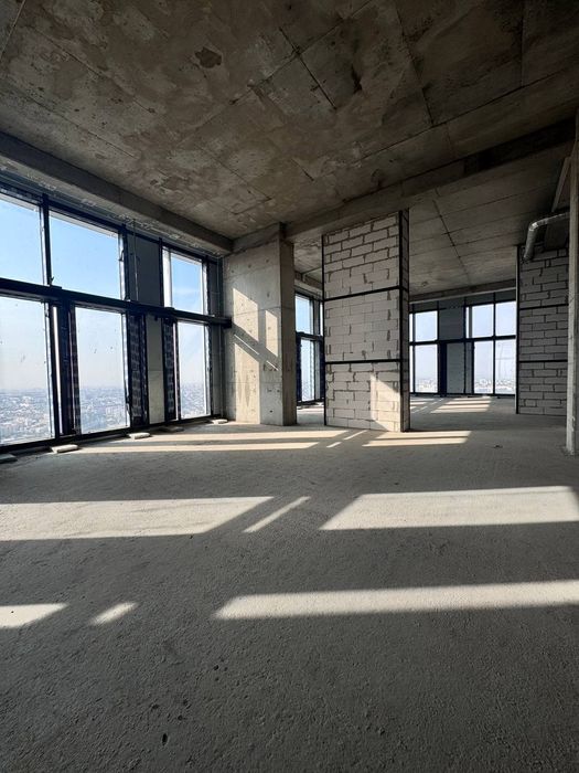 Продаётся уникальное коммерческое помещение 1100м2(N132)