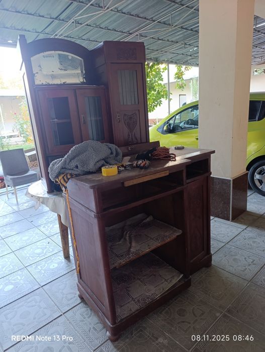 Отдаю бесплатно кухонную мебель советских времён.