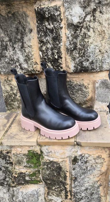 Vând ghete Guess mărimea 40