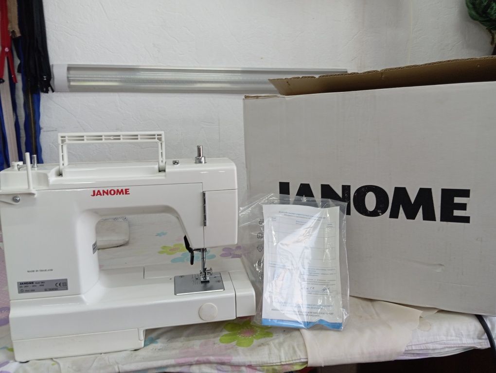 Продам швейную машинку JANOME.