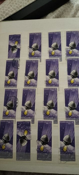 Clasor 32 pagini și 550 mărci poștale