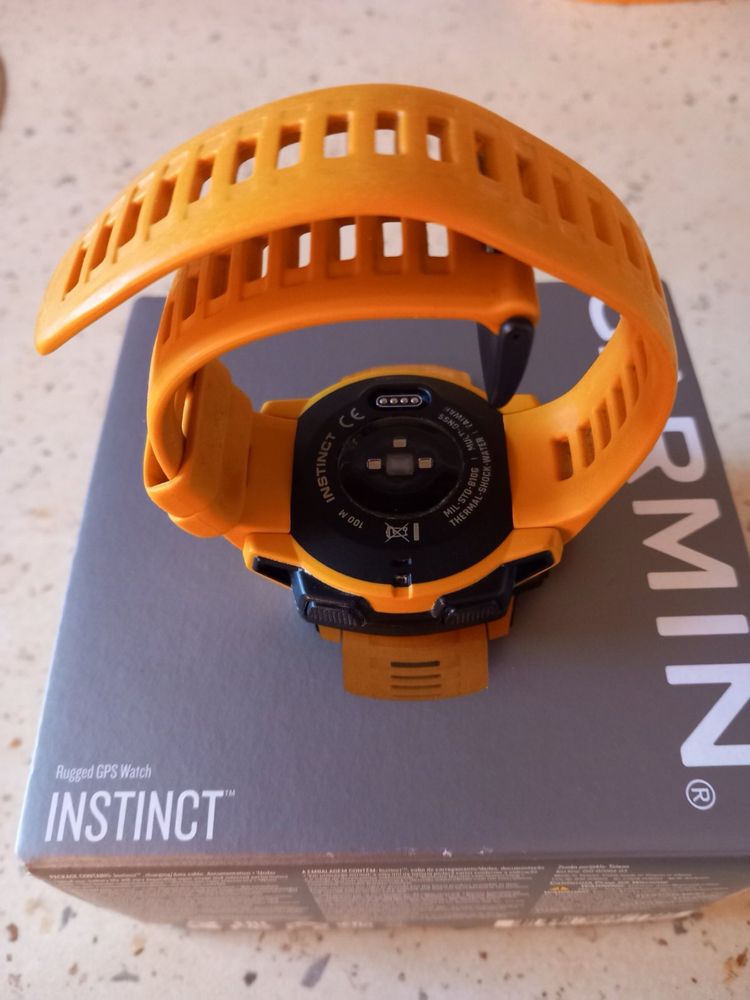 Смарт часовник “Garmin instinct”