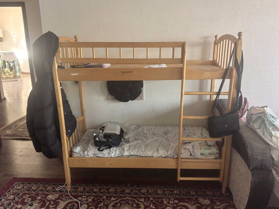 Детская двухъярусная кровать