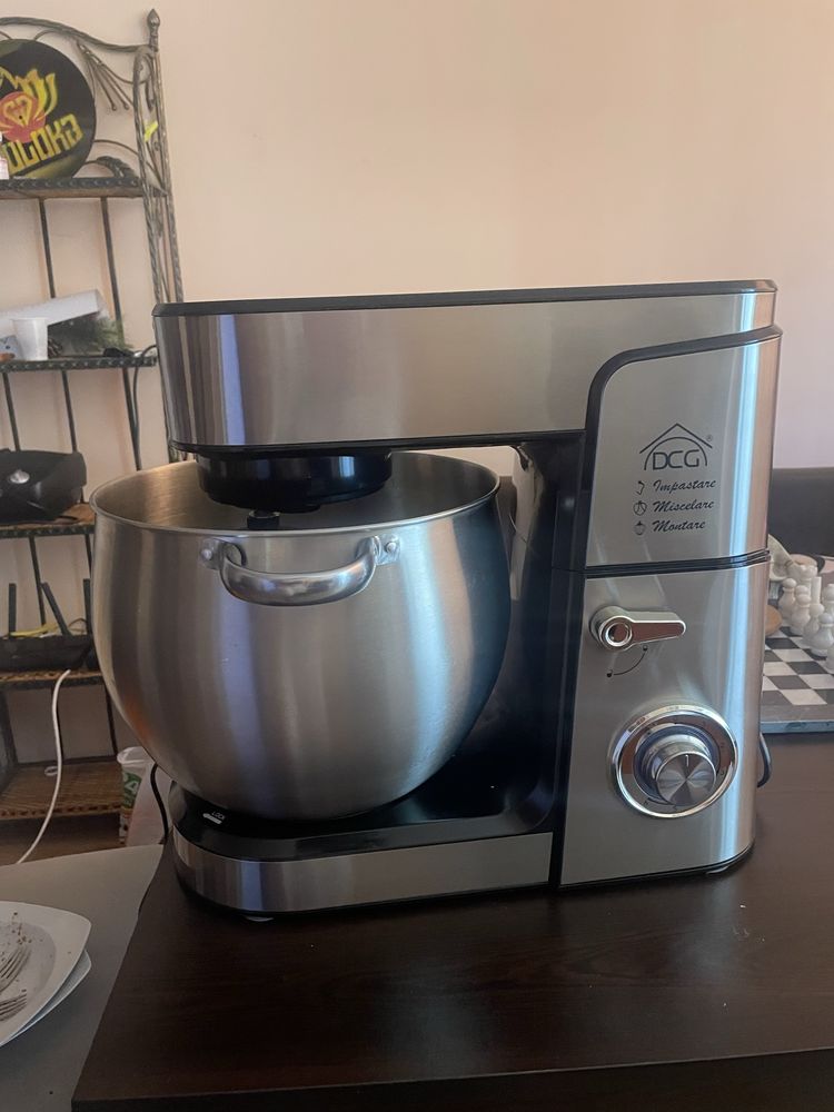 Професионален планетарен миксер DCG KM1512