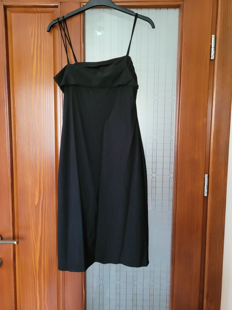 Vând rochie neagra