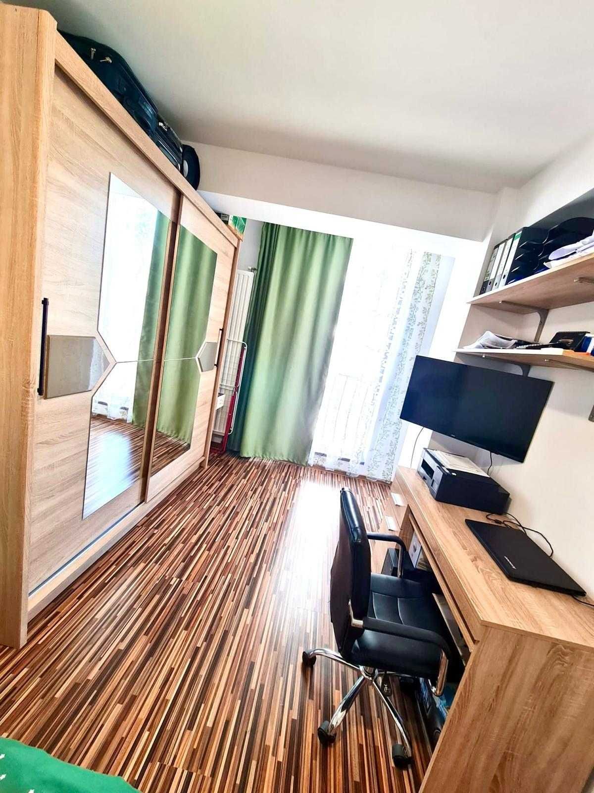 Vând apartament 3 camere Doamna Stanca