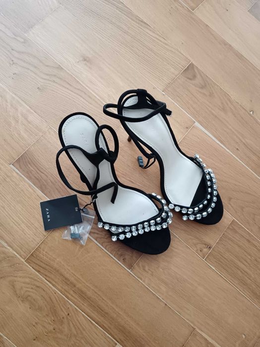 Sandale  noi cu eticheta
