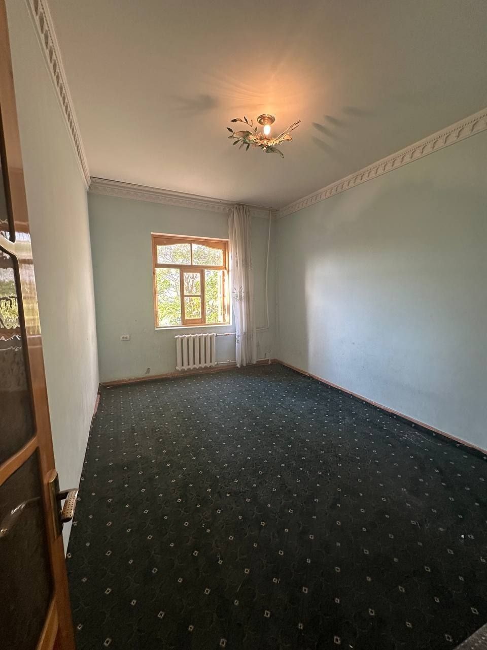 2-xonali 3-qavatda 62m² kvartira sotiladi.
4-qavatli panelniy dom.
6-m