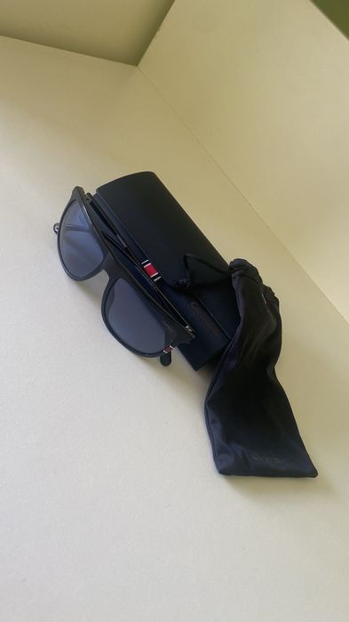 Продавам очила Carrera!