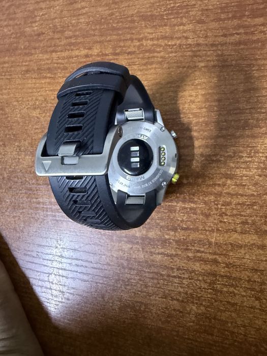 Garmin Marq Athlete в идеальном состоянии без царапин и сколов.