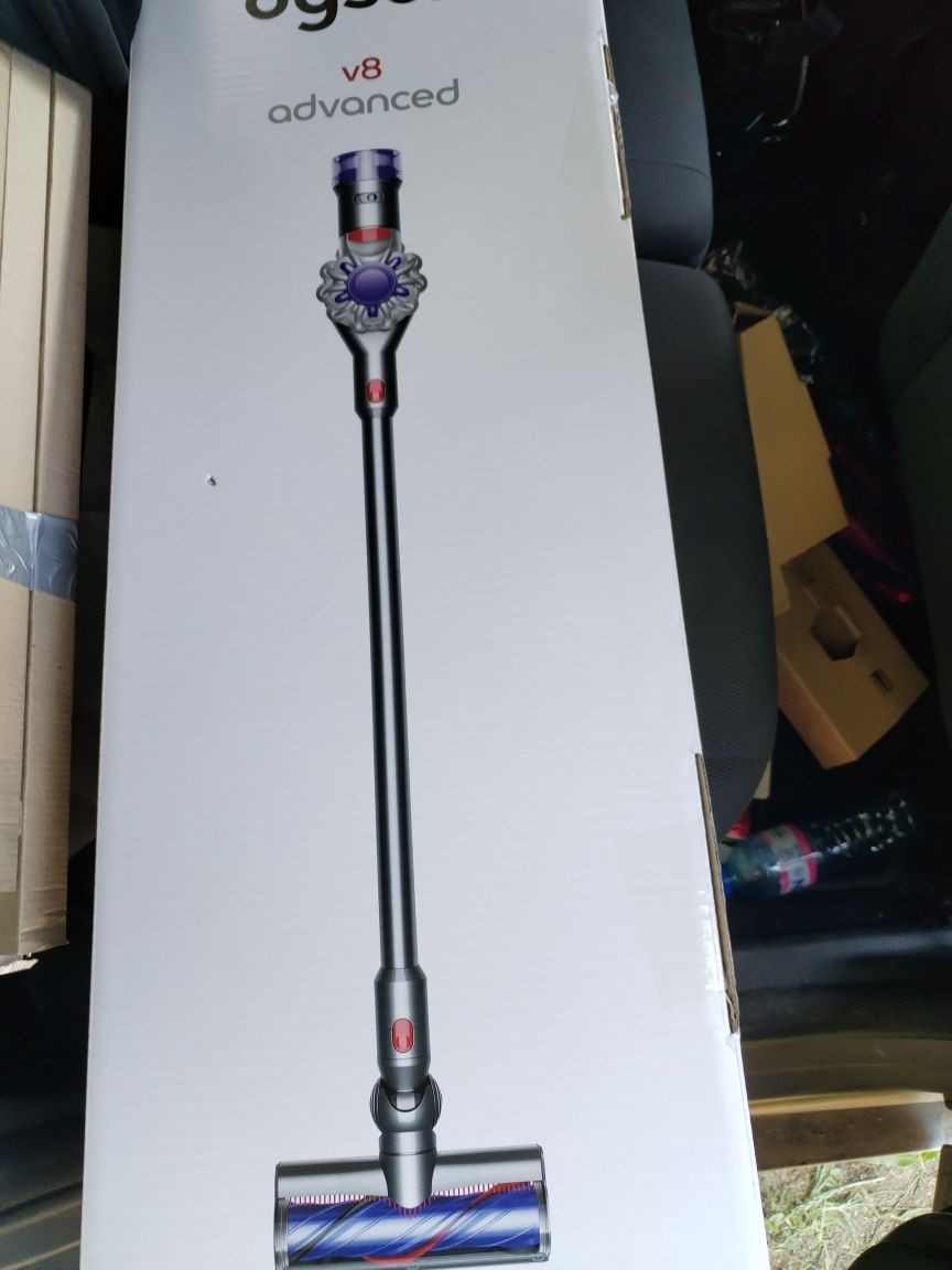 Акумулаторна прахосмукачка Dyson V8 ADVANCED чисто нова