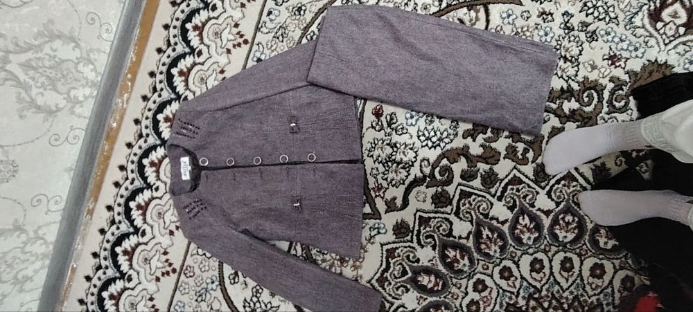 Продается двойка костюмы