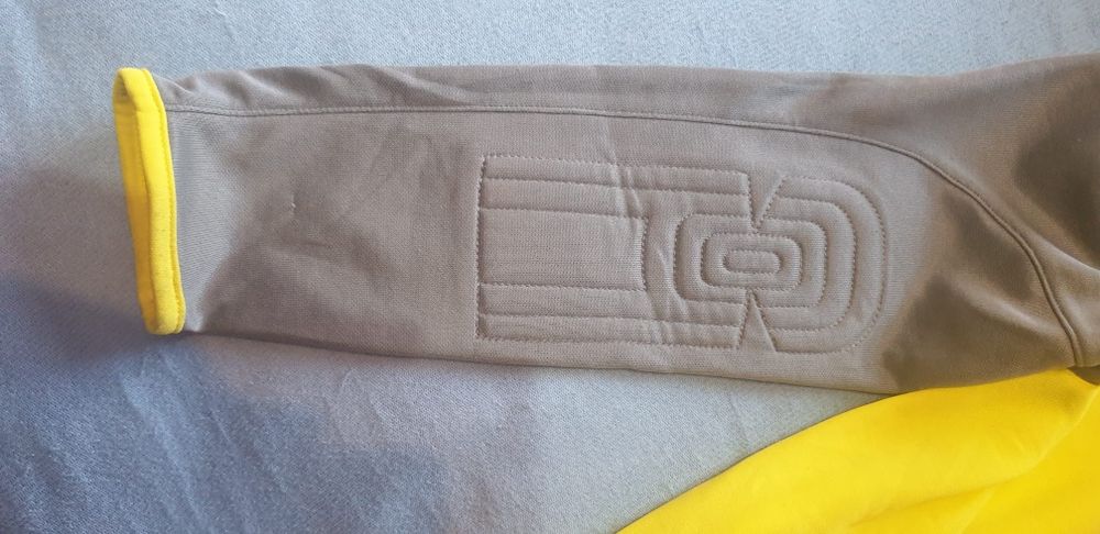 Vând bluza firma puma.