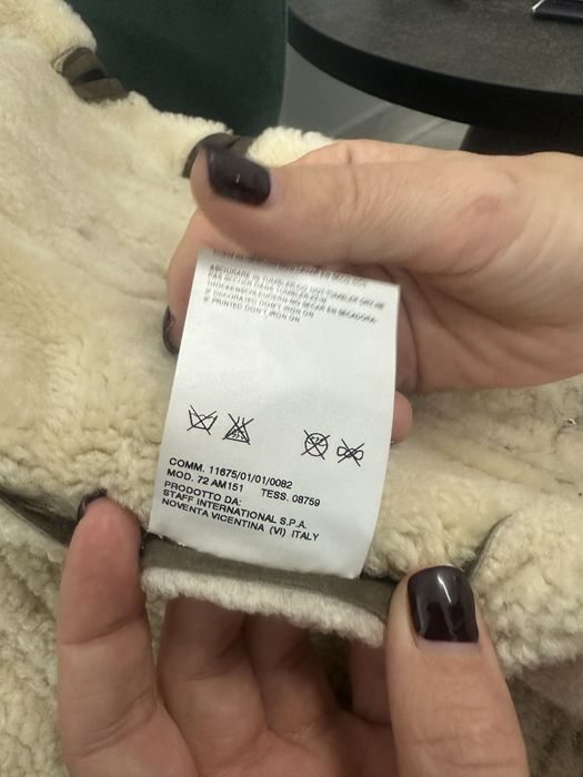 Отигинално яке dsquared2.Якето е носено много малко и няма забележки.