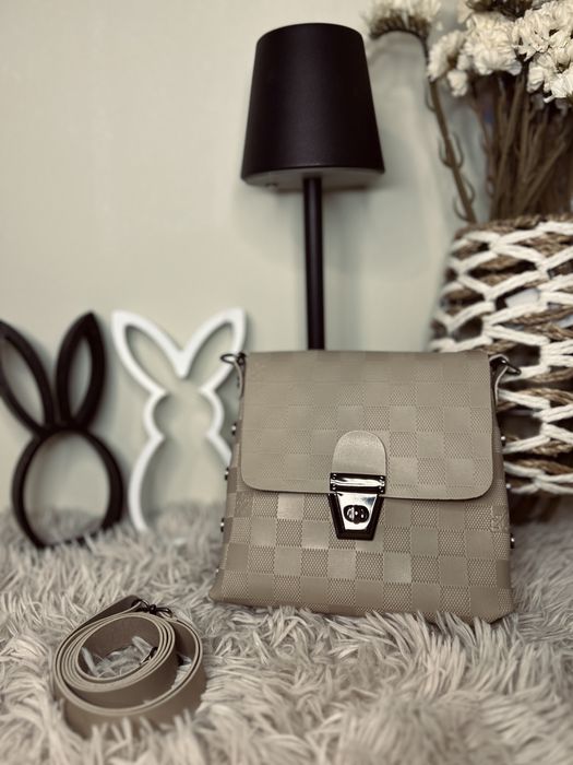 Дамска чантичка Louis Vuitton
