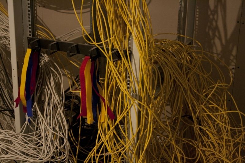 Внутренняя разводка проводов FTP/UTP Установка шкафа для серверов пач