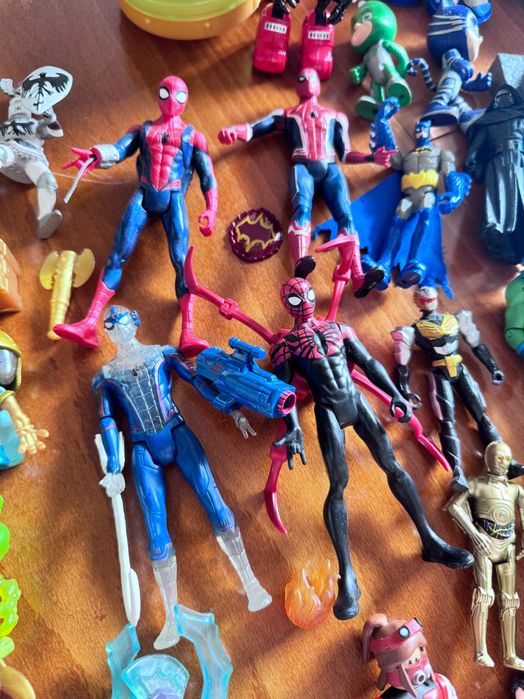 Лот оригинални играчки Спайдърмен, Батман, Майнкрафт и др.
