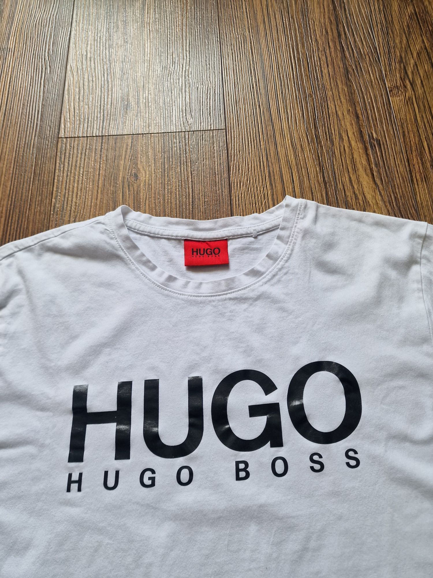 Страхотна мъжка тениска HUGO BOSS размер L