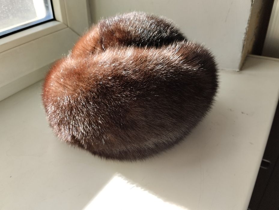 Продам шапку женскую размер 56