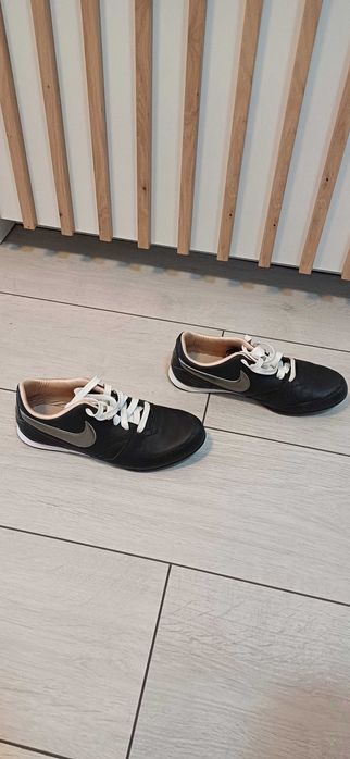 Vand adidasi dama marca Nike (originali) marimea 36, negri