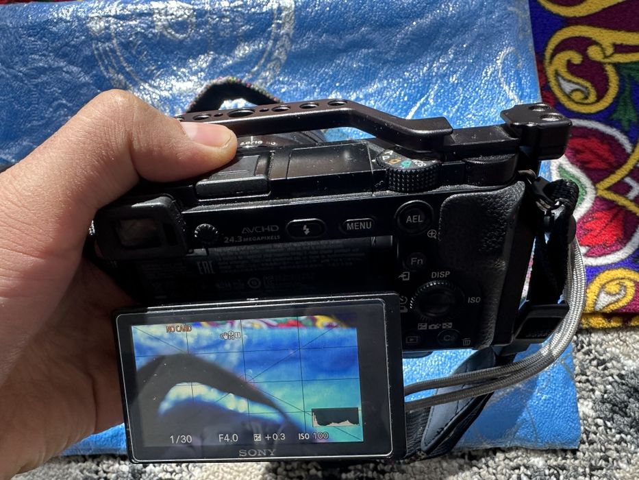 Sony Alpha a6000 – 24.3 MP, Full HD video , 16-50mm lens