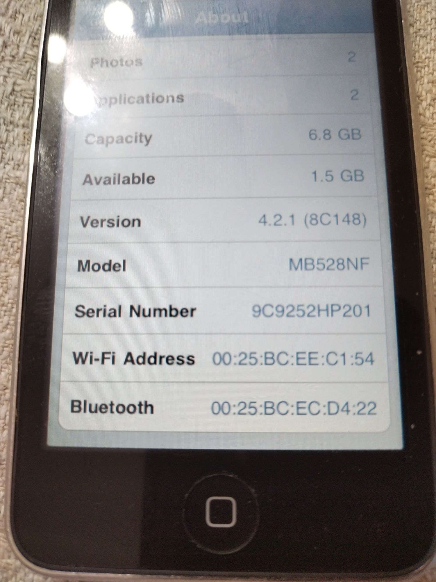 Apple MB528NF - iPod touch 2-ро поколение 8GB Черен