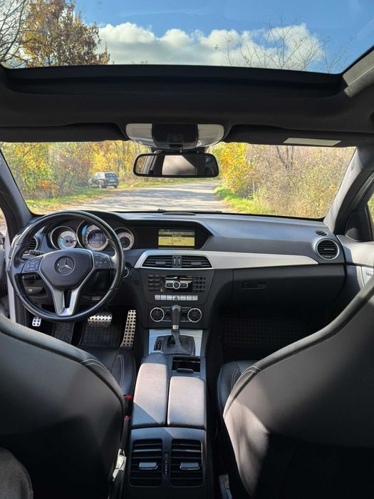 Mercedes C220 CDI W204 Coupe 98 k km Distronic Panoramic LED