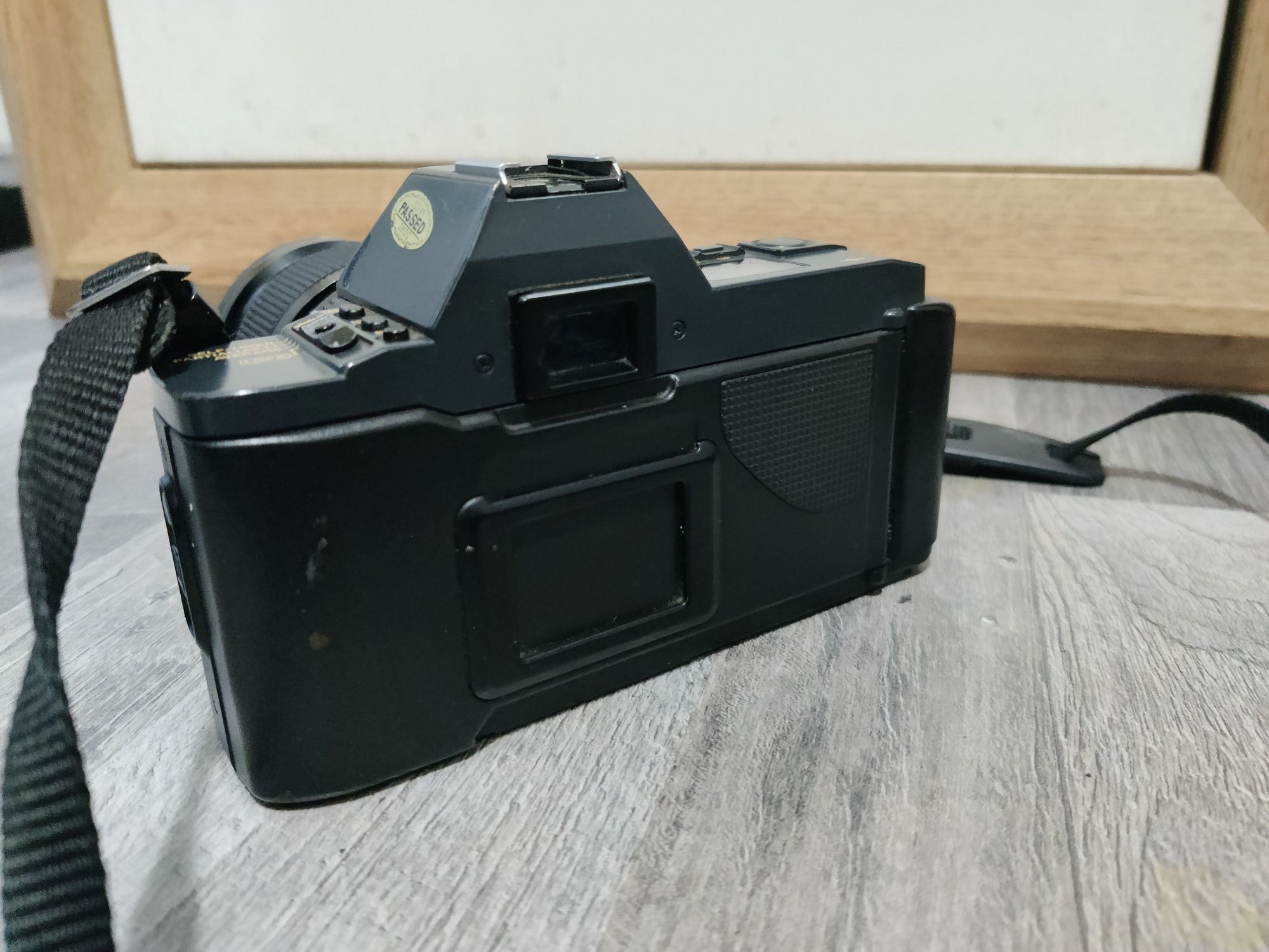 Canon T70 с 2 обектива, светкавица и чанта